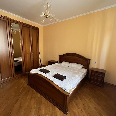 Central House Lviv Exterior photo